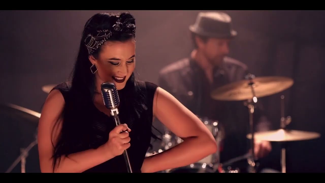 Clip Musical Miserable Girl