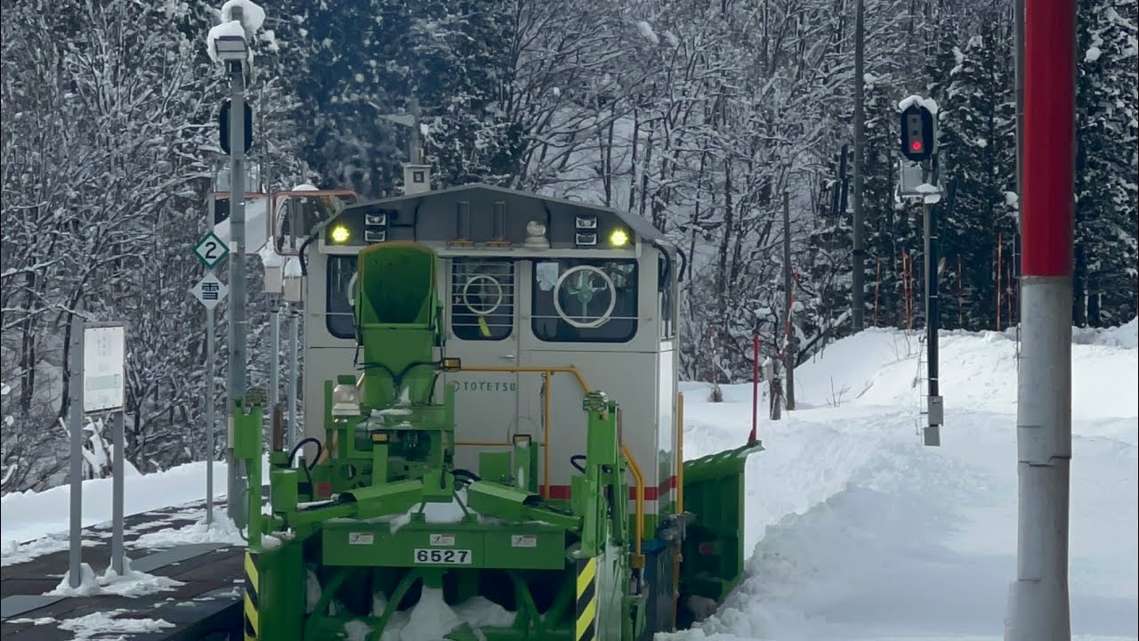 只見線大白川駅での除雪作業　Snow removal work at ōshirakawa Station on the Tadami Line