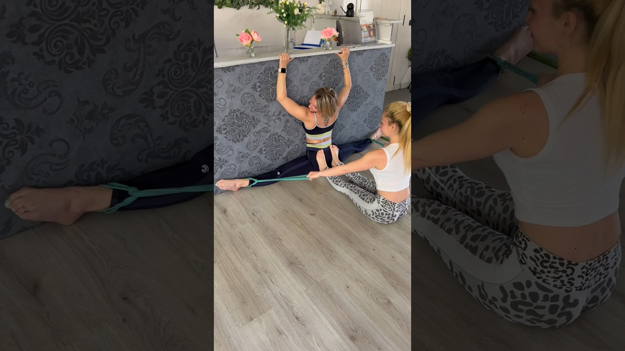 Intentional splits 🤪 #flexibility #flexibilitychallenge #split #straddle #gymnast #gymmotivation