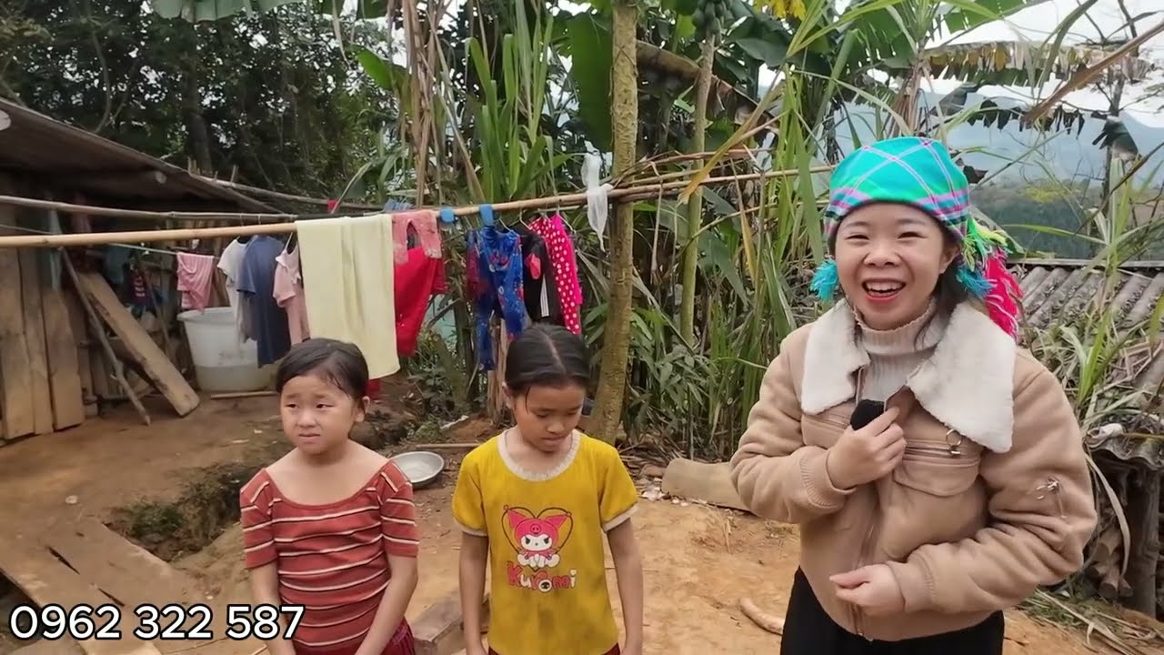 2 Cháu Mồ Côi Vui Mừng Nhận Áo Mới Diện Tết