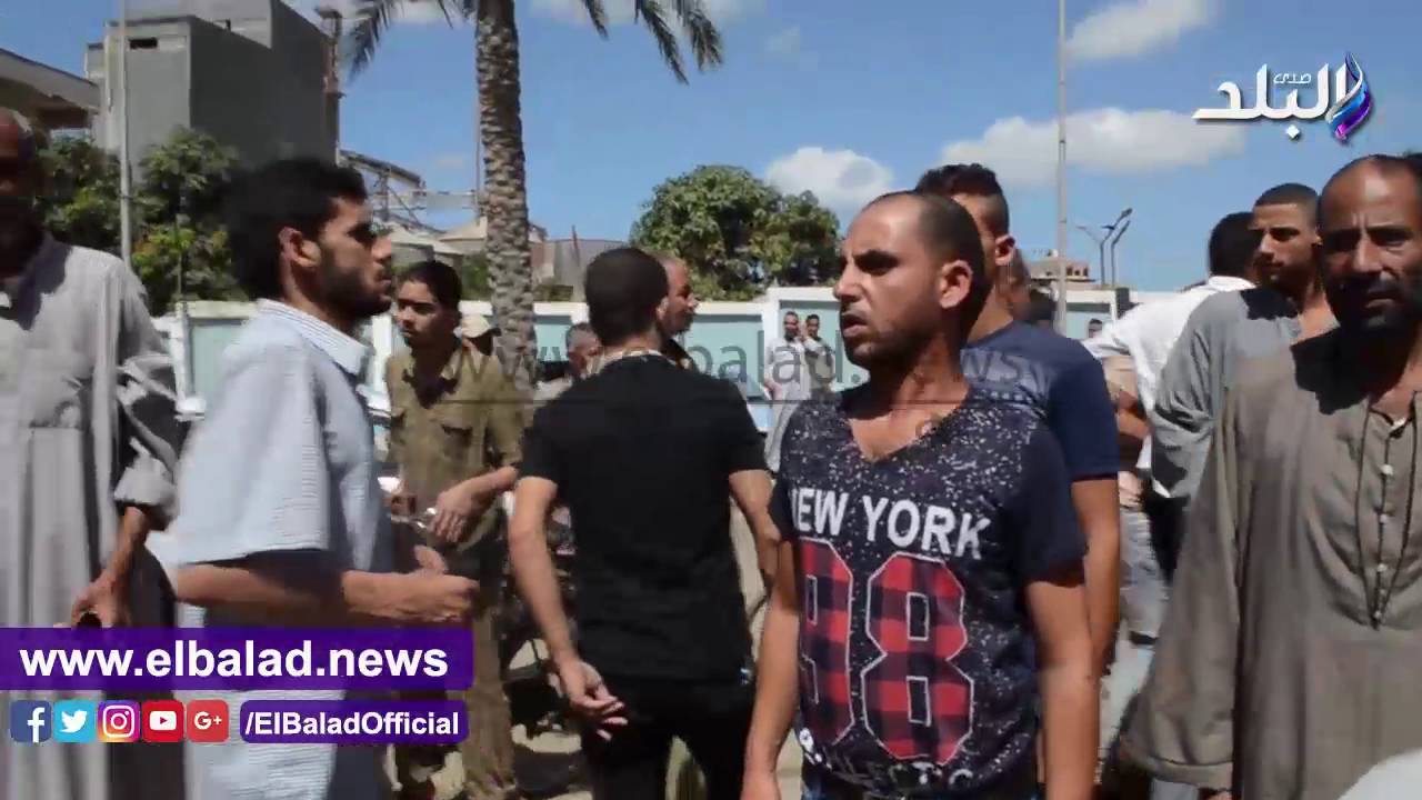 صدى البلد |سيدة تعثر على ابنها بين الناجين من مركب 