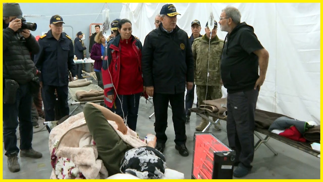 Bakan Akar, TCG Sancaktar'daki Depremzedeleri Ziyaret Etti