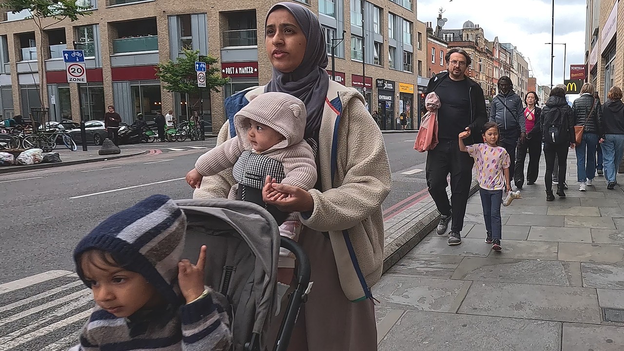 DALSTON, DALSTON KINGSLAND Station, HACKNEY, Cloudy Saturday Afternoon / London E8 – N103 [4K]