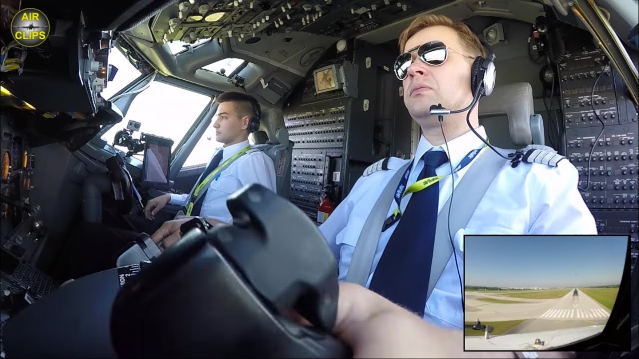 Pure Concentration: Captain Aurelijus smoothly landing his B737-300 CLASSIC in Munich! [AirClips]
