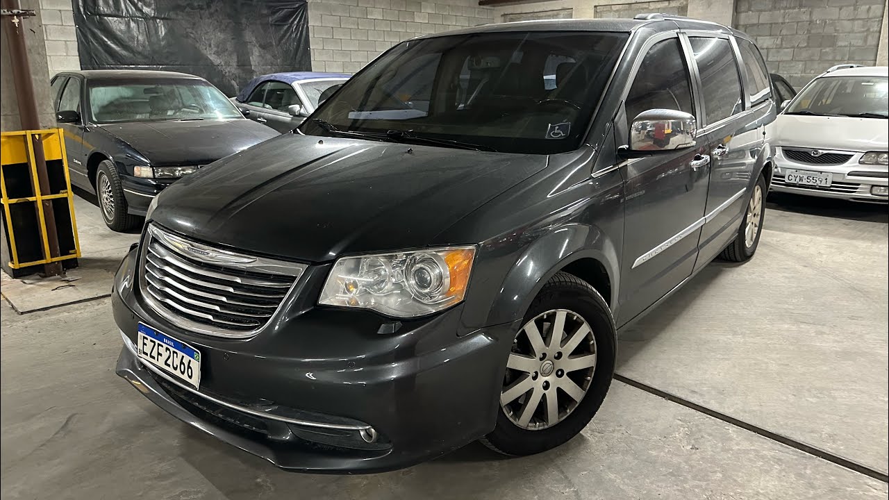 Chrysler Town & Country 2012. Um ano e meio depois e 10 mil km rodados. Como está nosso “bob ônibus”