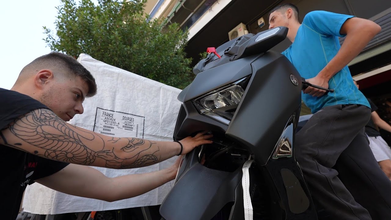 unboxing XMAX 125 black color 2025
