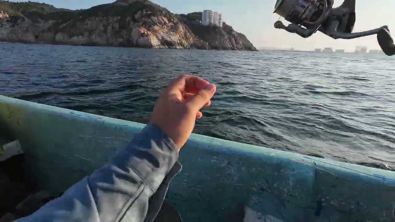 Pescando en Puerto Marqués, Acapulco Mexico