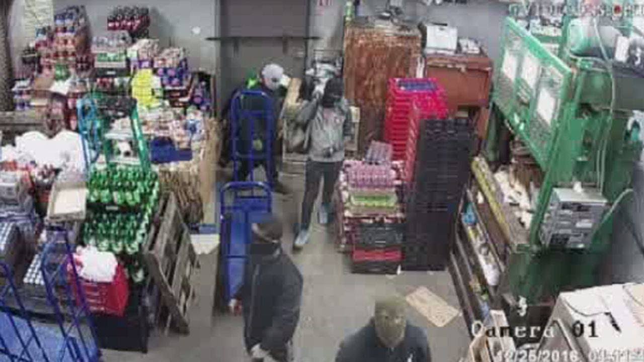 4 men break into same Foodarama twice on Christmas day, police say