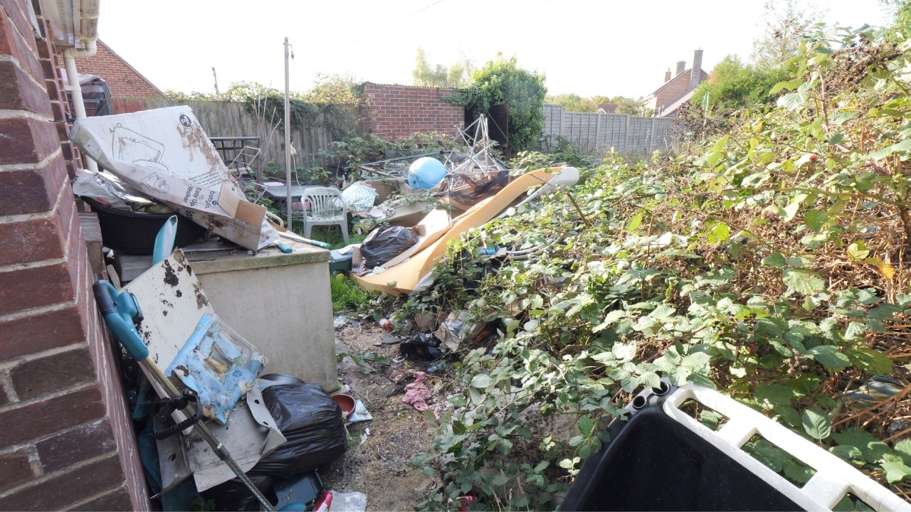 The Most INSANE Garden Tidy You've Probably EVER Seen !
