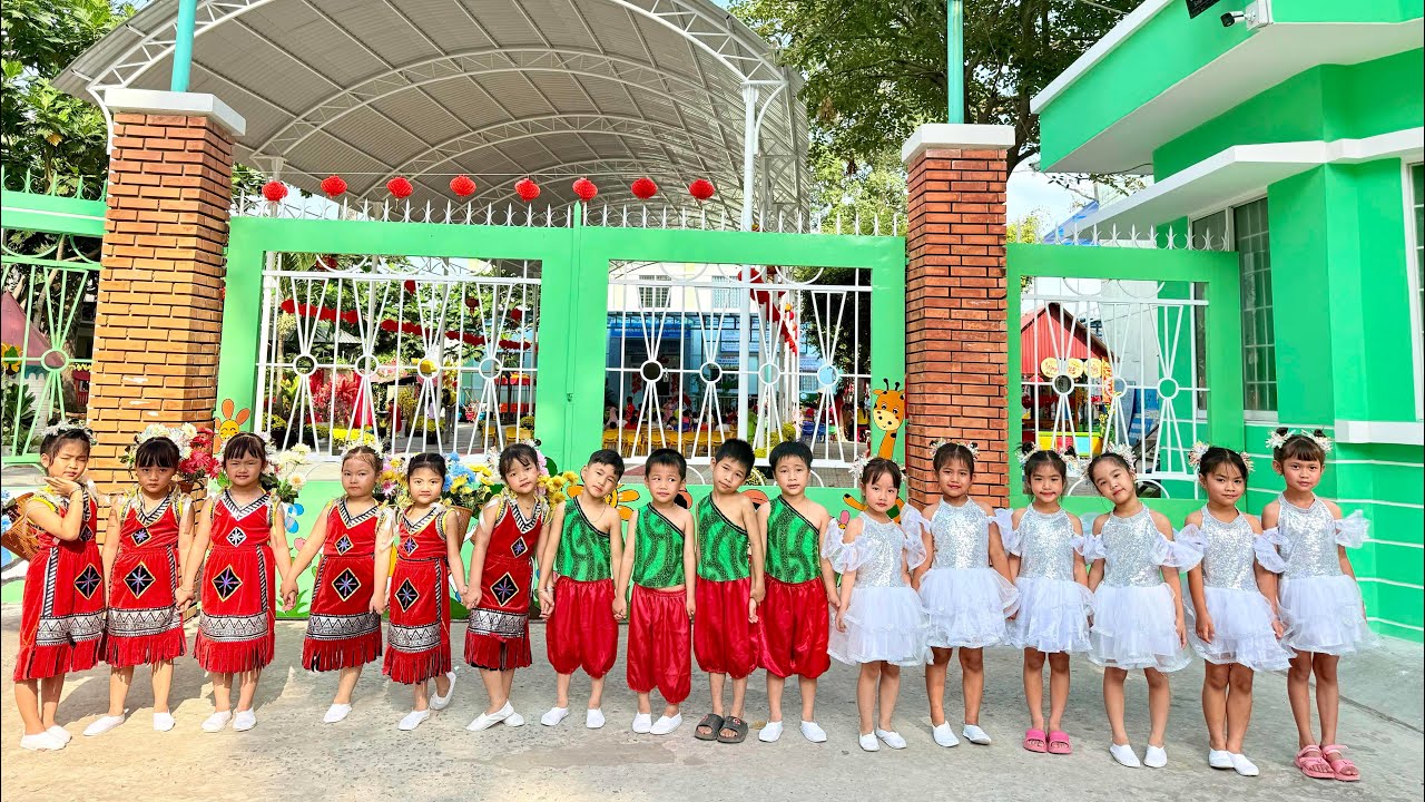 Em là mùa xuân của Đảng-Inh lạ ơi 