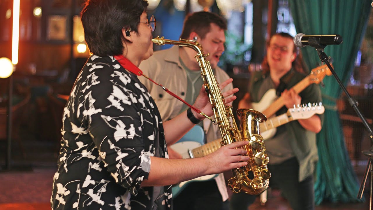 Moonshine | Lively Wedding Band With Saxophone