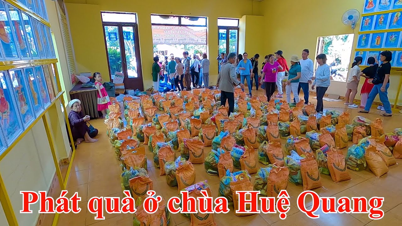 Phát 200 phần quà ở chùa Huệ Quang | Hiệp Thanh - Đức Trọng – Lâm Đồng 26-08-2023
