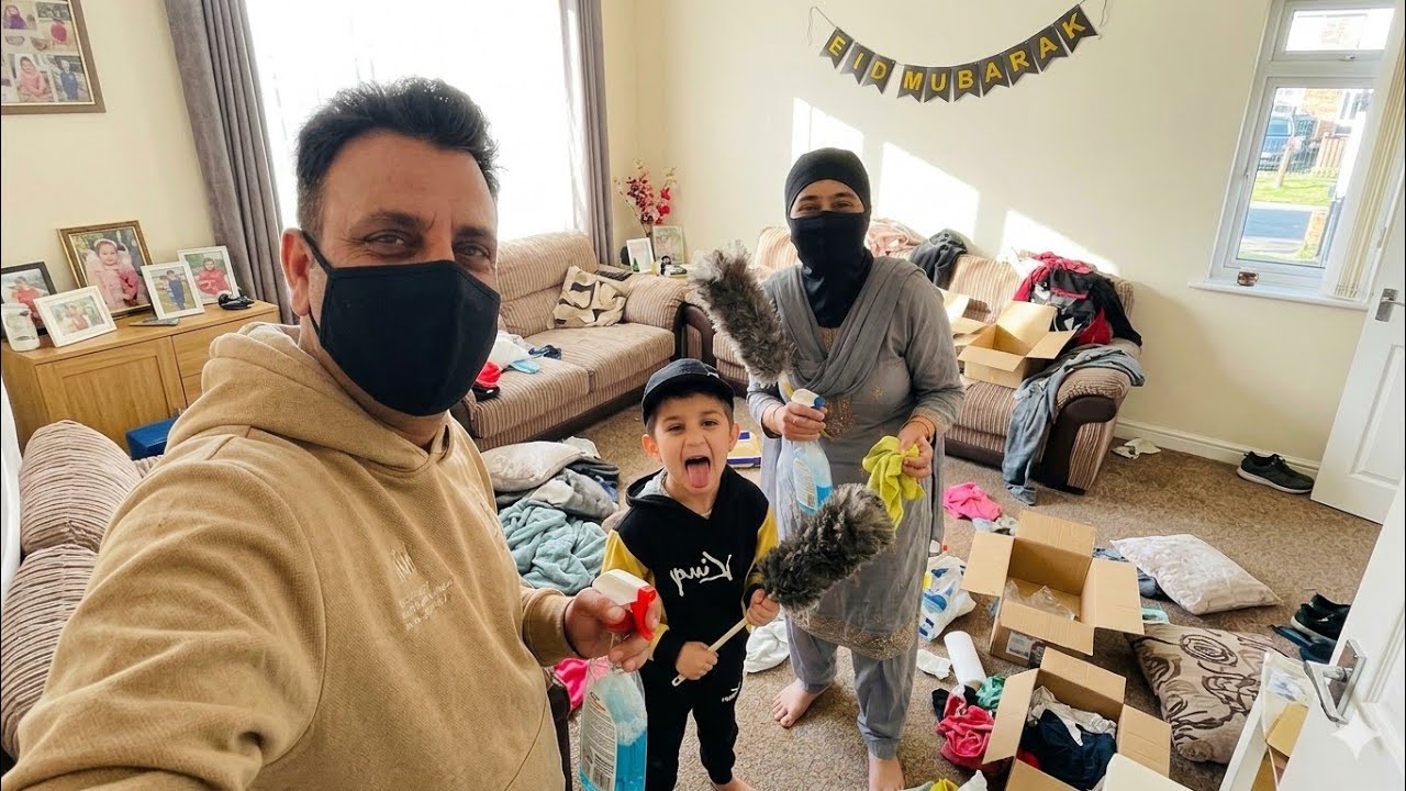 Eid ki taiyariyon ke sath sath shampoo ke orders book karne pade.🤲