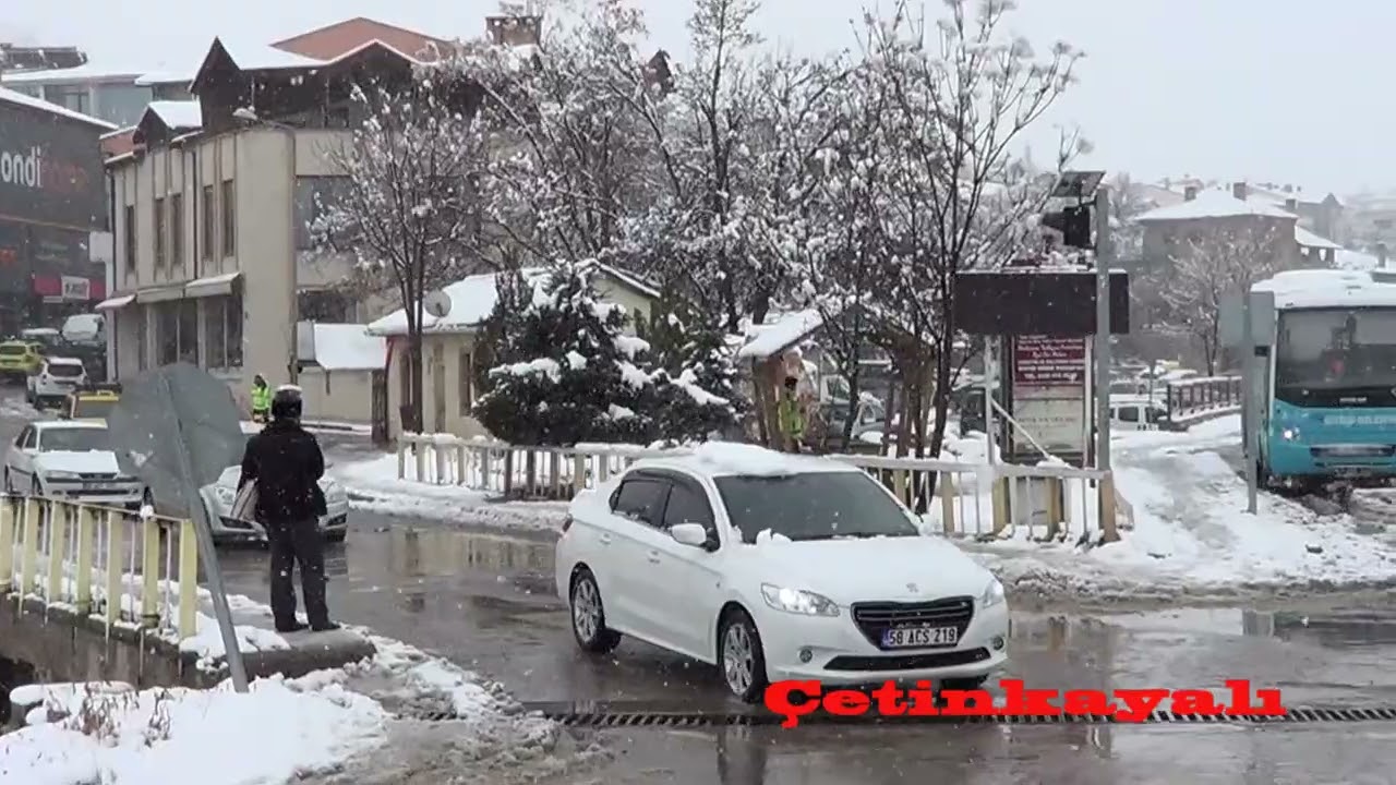 26 02 2026 DİVRİĞİ BEYAZ GELİNLİGİNİ GİYMİŞ