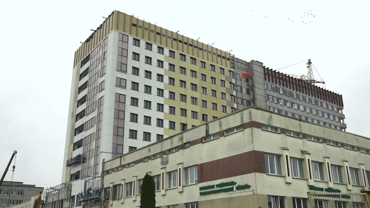 Реконструкция центральной больницы: строители заняты на всех этажах учреждения здравоохранения