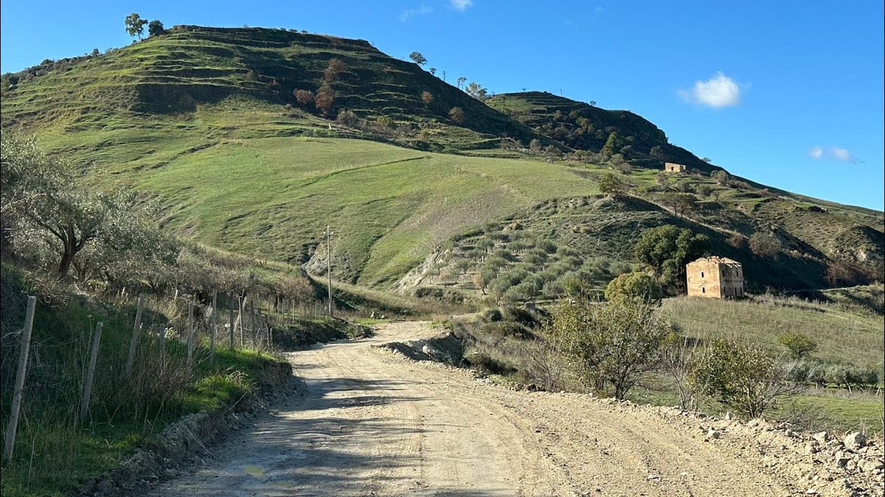 Exploring Monti Erei | EtnaFreeBike &mdash; Tra boschi, antiche ferrovie e singletrack! 🌲🔥