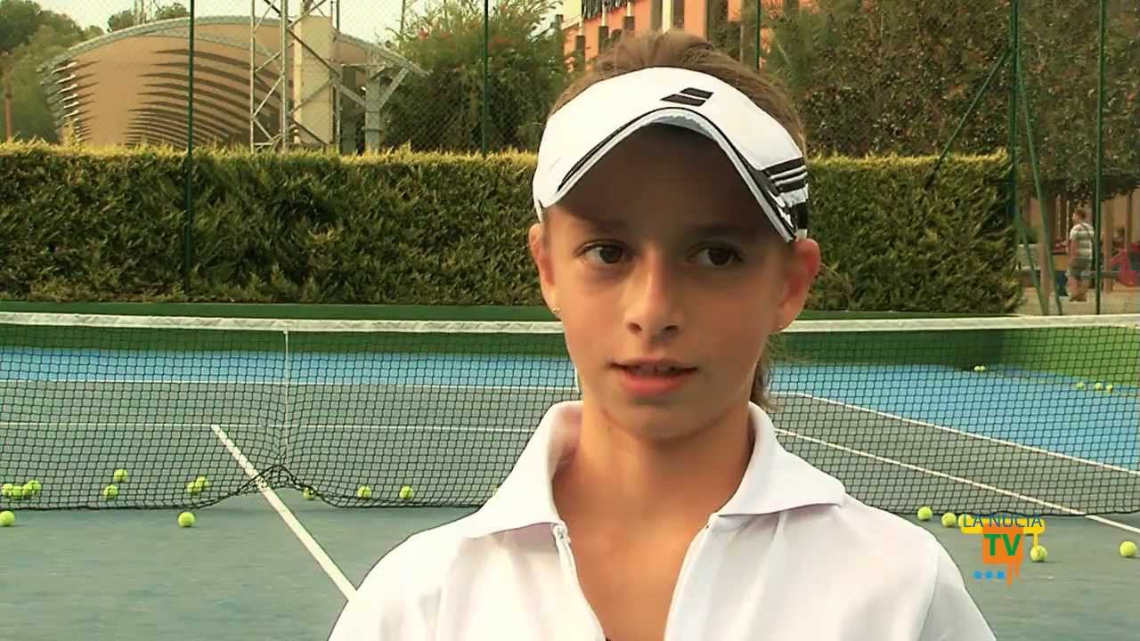 30/10/13 - La nuciera Lucía Llinares participa en el Máster Europeo de Tenis Benjamín TTK