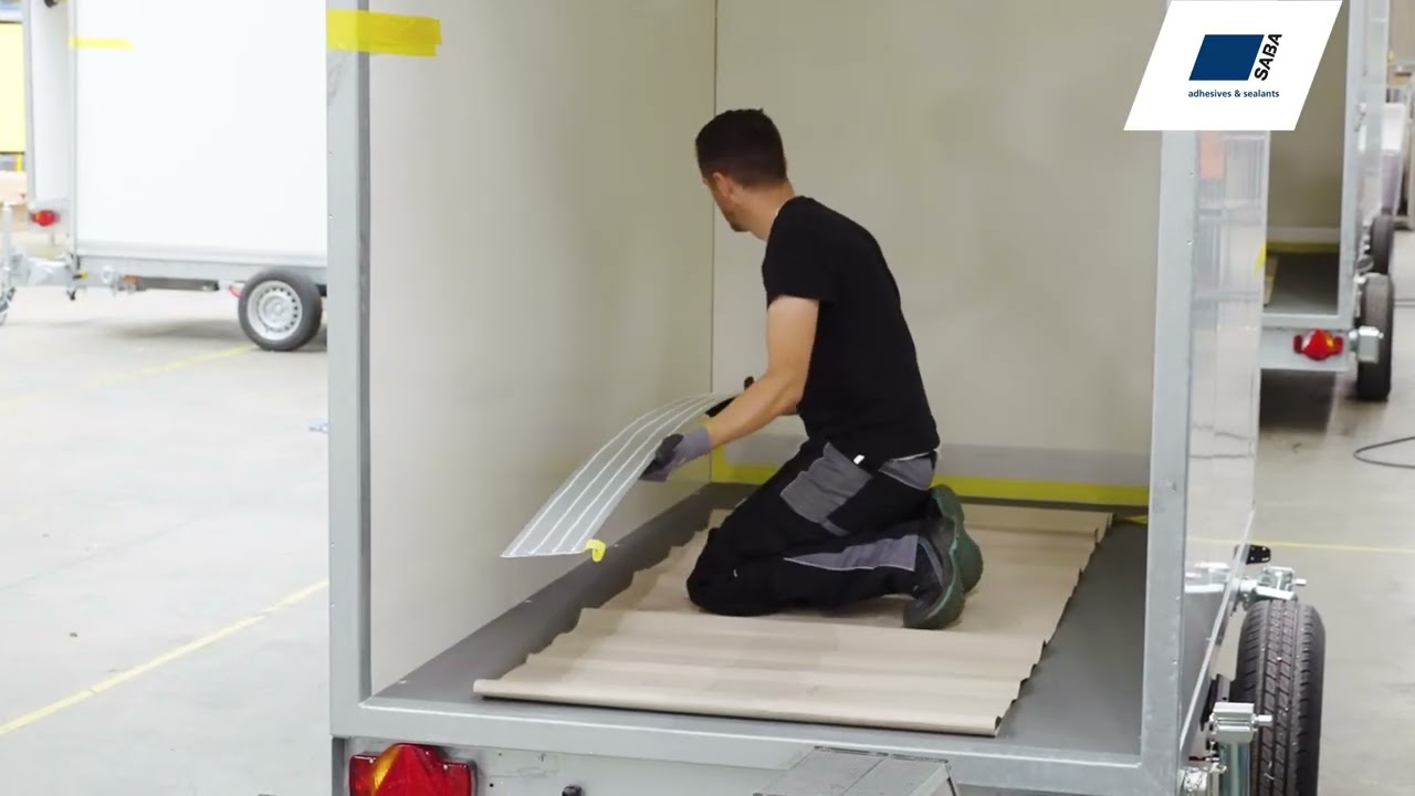 Verklebung von Leichtbaumaterialien in Transporter mit Sabatack 950 Boost