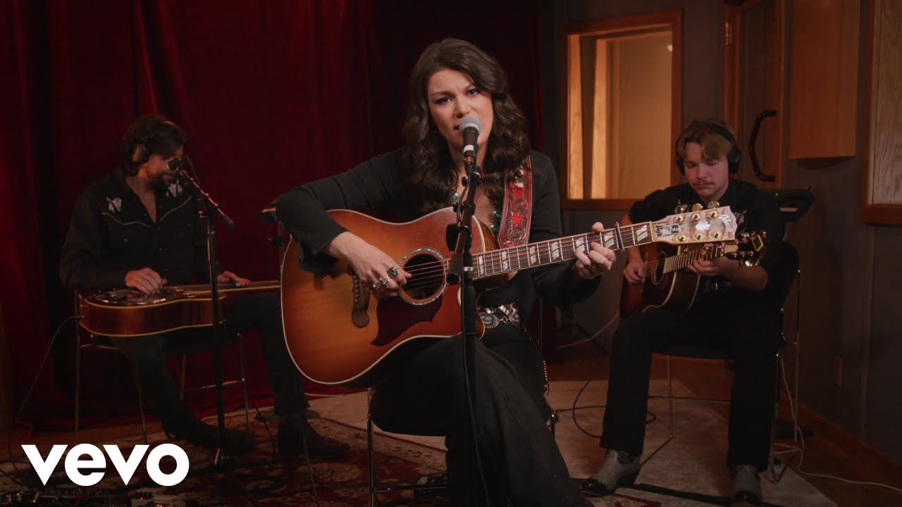 Mae Estes - Moon Over Georgia (Acoustic Sessions)