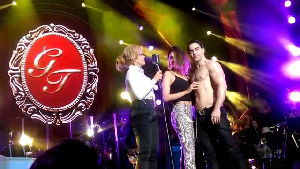 05 Ese Hombre Es Malo El Amor Tour Greek Theatre