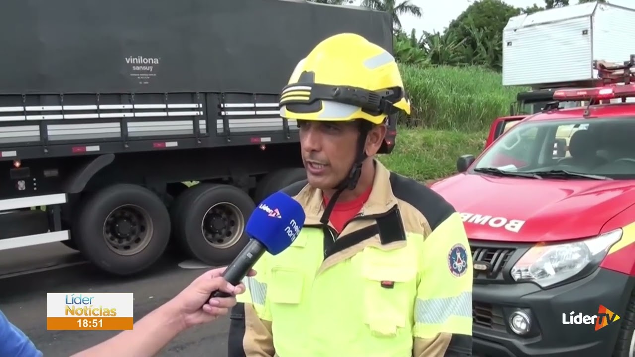Motorista morre após ser fechado por carreta na MGC-491, em Paraíso
