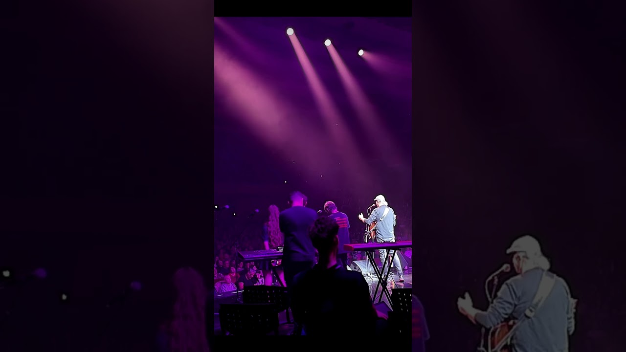 Cand 4000 de oameni canta cu tine - moment unic la Sala Palatului - Cenaclul Flacara