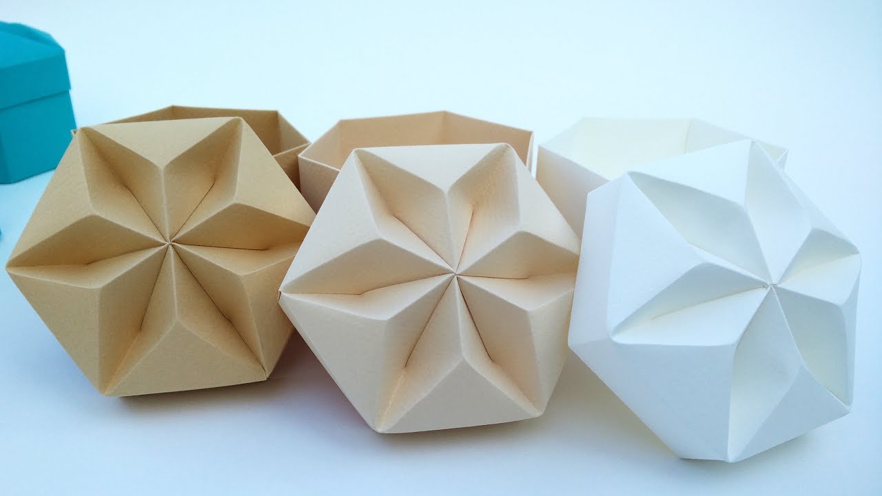 Paper Wall decoration. Origami paper stars/ flowers. Diamond shape origami decor.