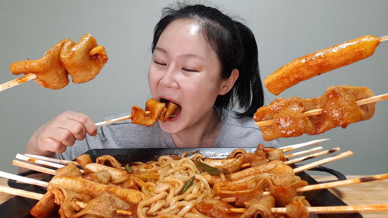 요리먹방:) 요즘같이 쌀쌀한 날씨에 생각나는 매운🥵 🔥핵폭탄 어묵볶이🔥(ft.떡, 우동) 먹방 spicy mukbang