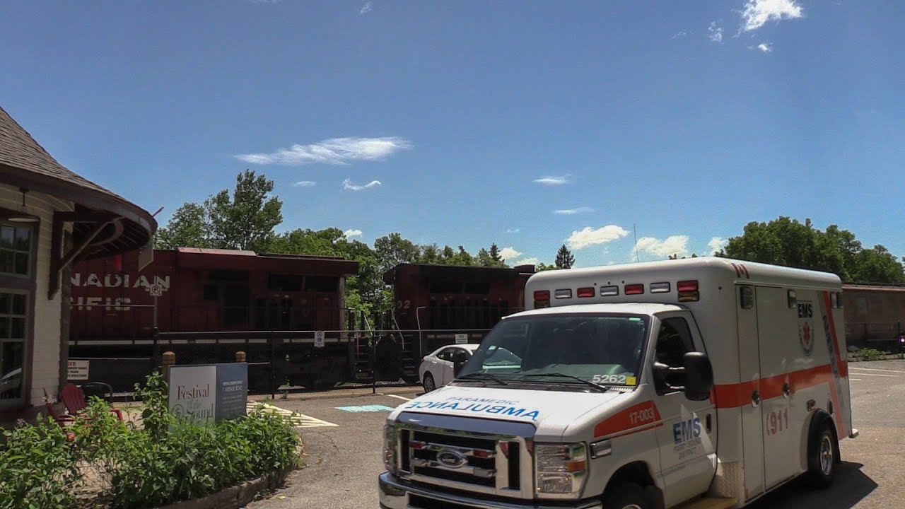 AMBULANCE! CP 8739 at Parry Sound (14JUN2018)