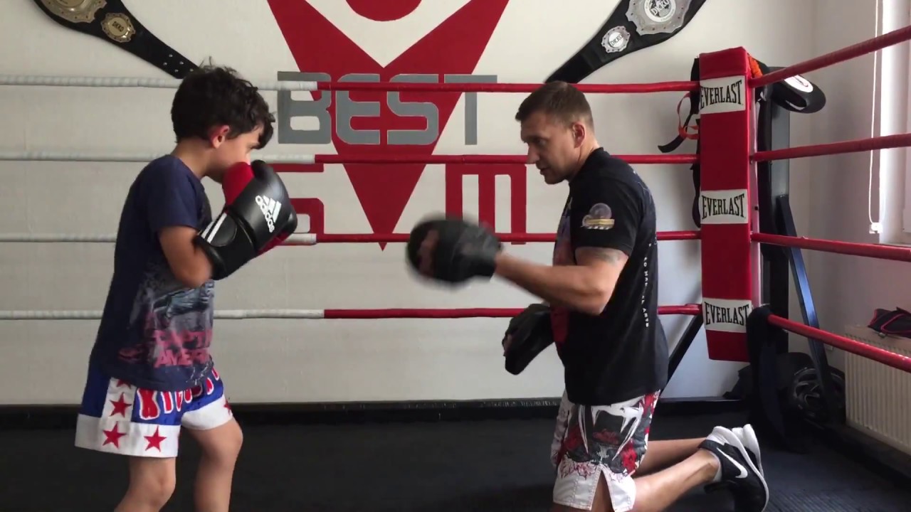 Amazing Kickboxing Kid's pad work in Best Gym/ Kinder Kickboxen in Koeln- Kickboxen für Kinder