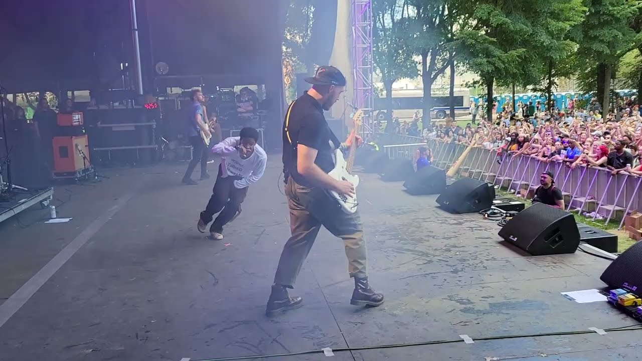 Kennyhoopla - plastic door// (Live at Lollapalooza 2022)