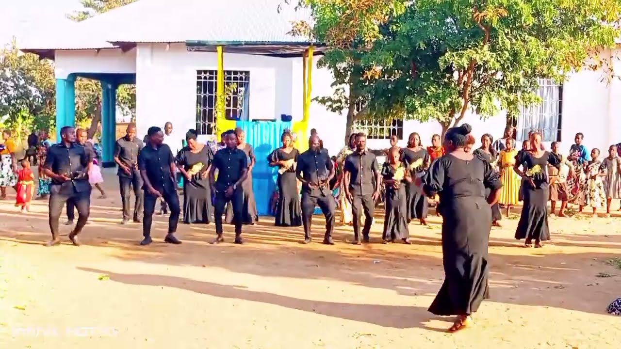 SAYUNI CHOIR FPCT MKOLANI-MWANZA KWENYE MKUTANO WA INJILI FPCT SHALOM CENTRE NKINGA-TABORA