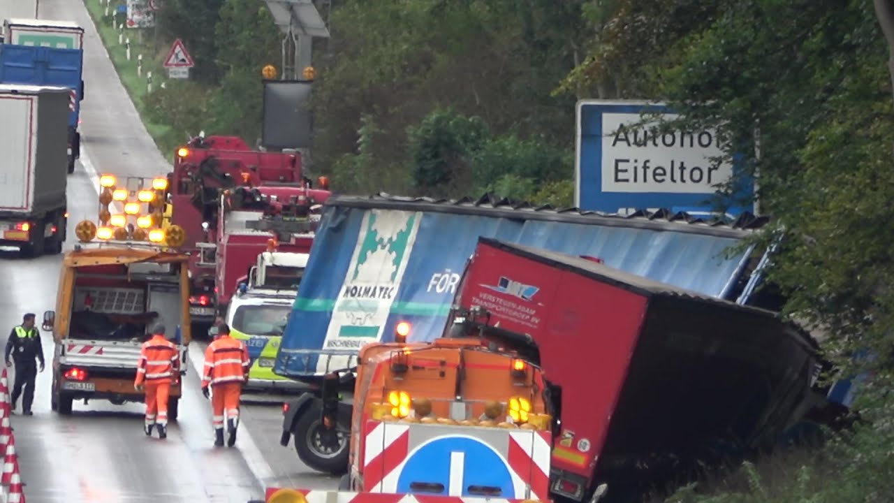 Sattelzug f&auml;hrt auf stehenden Sattelzug - Fahrer verletzt auf A4 in K&ouml;ln-Klettenberg am 19.09.22