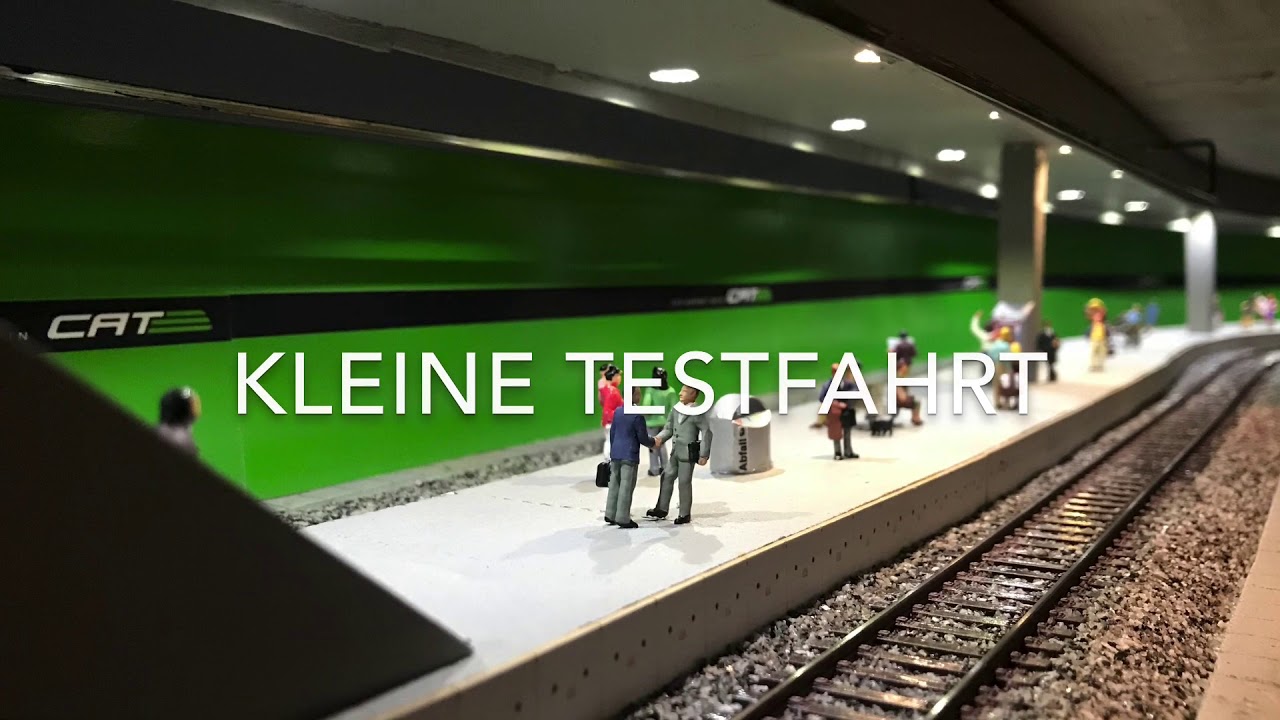 Modelleisenbahn H0 - Kleine Testfahrt aus der Halle