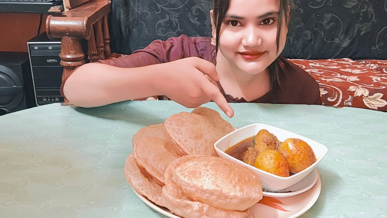 Big bites, Simple Menu,Eating Luchi With Lal Lal Dim Aloo Jhol, Massive Eating!!