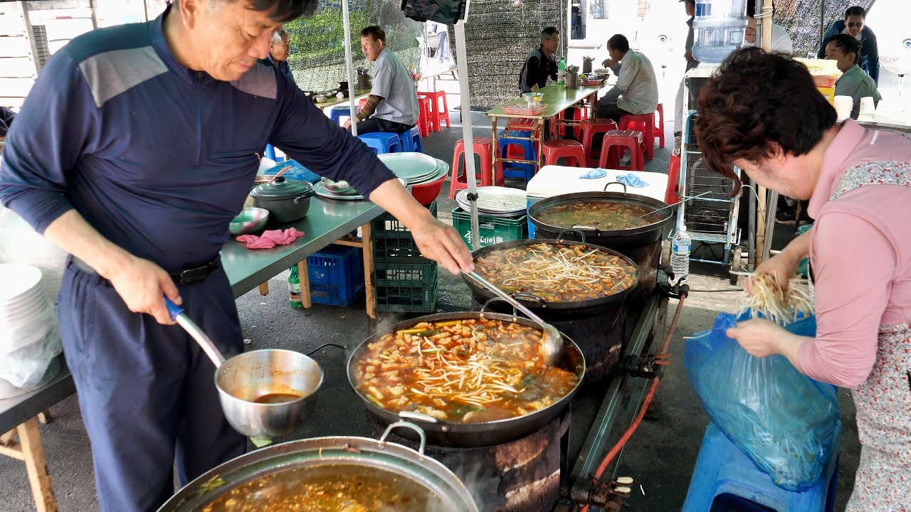 ”시골이지만 전국에서 찾아오는 국밥 맛집?“ 하루 20솥씩 나간다는 수구레 국밥, 해장국밥 korean food Gukbap, korean street food