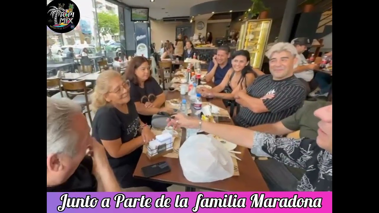 Dia de la mujer junto a parte dd la familia Maradona en Manus Pizza y Caffe by Nehuen Producciones