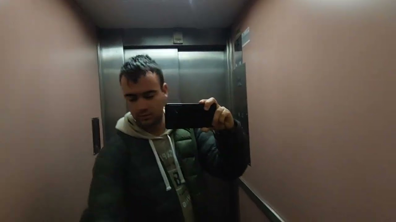 Montoy lift (mod. Servel) at Luxor Parking in Tarragona