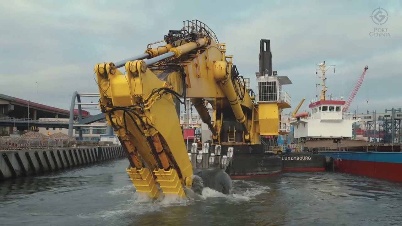 Pogłębianie akwenów w Porcie Gdynia