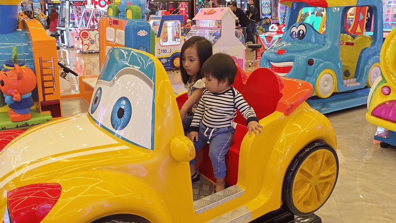 Main - main di Unimas District Yuk! Main di Funworld & Naik Kereta