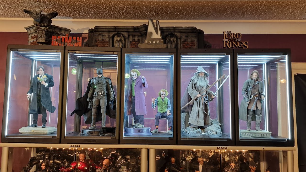 Inart figures displayed in 1/6 Apextime display case's