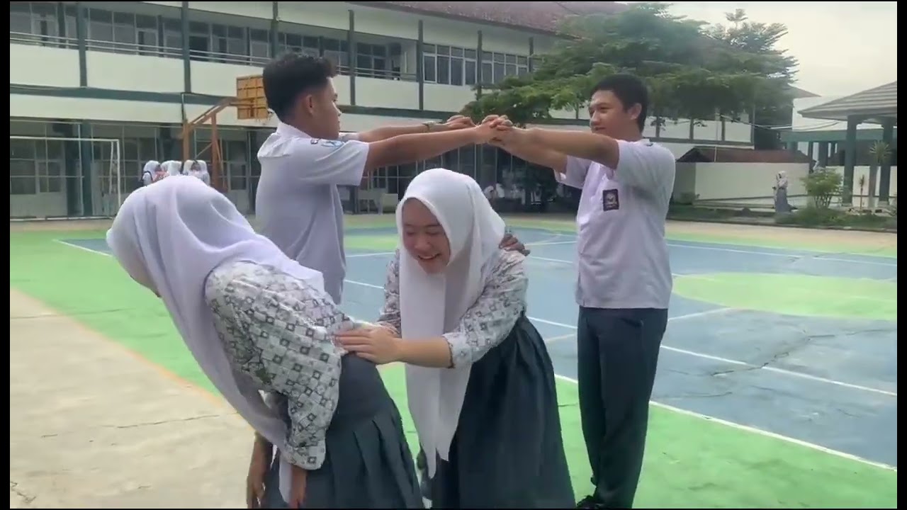 KAULINAN BARUDAK DI SAKOLA|TUGAS PRAKTEK B.SUNDA KELAS XII 9|SMAN 10 Garut