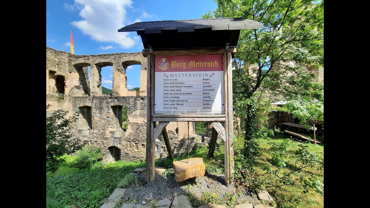 Burg Metternich an der Mosel in der Ortsgemeinde Beilstein, Rheinland-Pfalz
