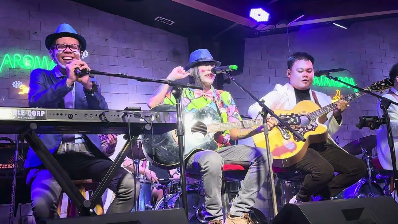 High End by Tanya Markova Acoustic Set at Aromata