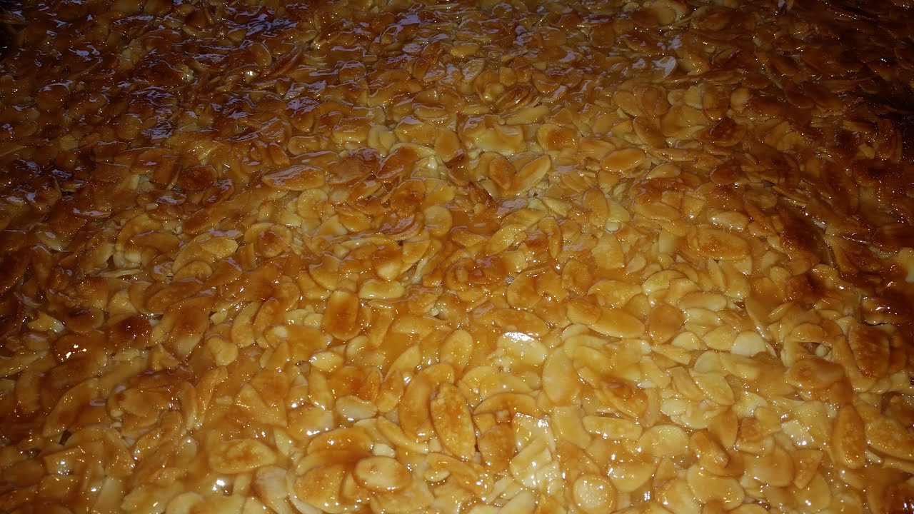 Bienenstich mit Honig. Schritt für Schritt mit Rezept.