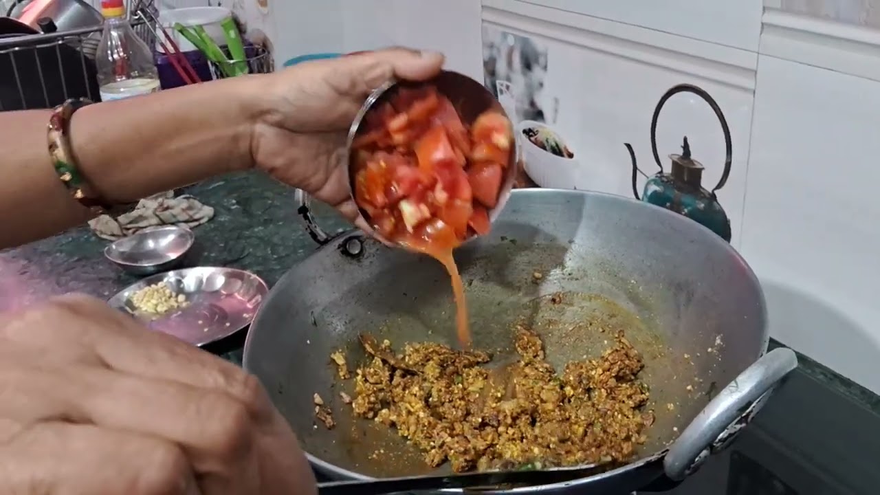 Palak aur matar ki sabzi dhaba style mai 