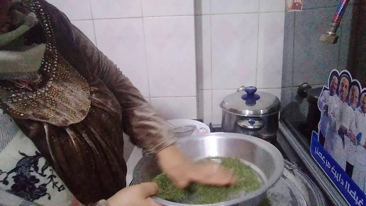 تنظيف الملوخيه الناشفه في ناس كثير مش بتعرف تنظف الملوخيه