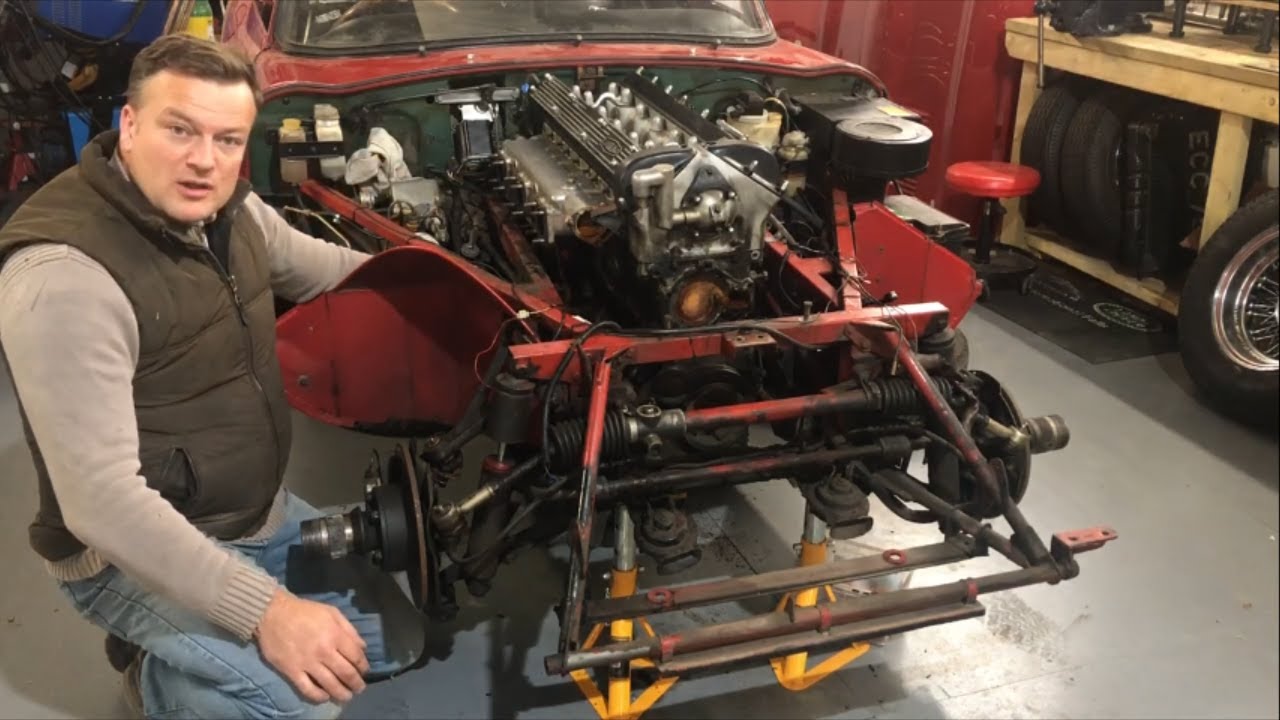 Ep15 - 1967 Jaguar E-Type engine strip part 1