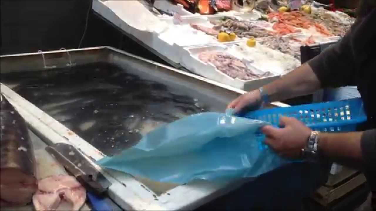 Napoli: il mercato di Natale alla Pignasecca