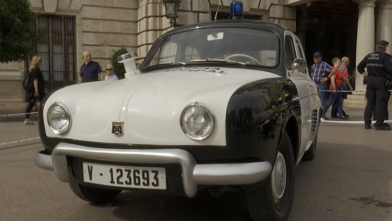Exposición de vehículos antiguos de la Policía Local en València
